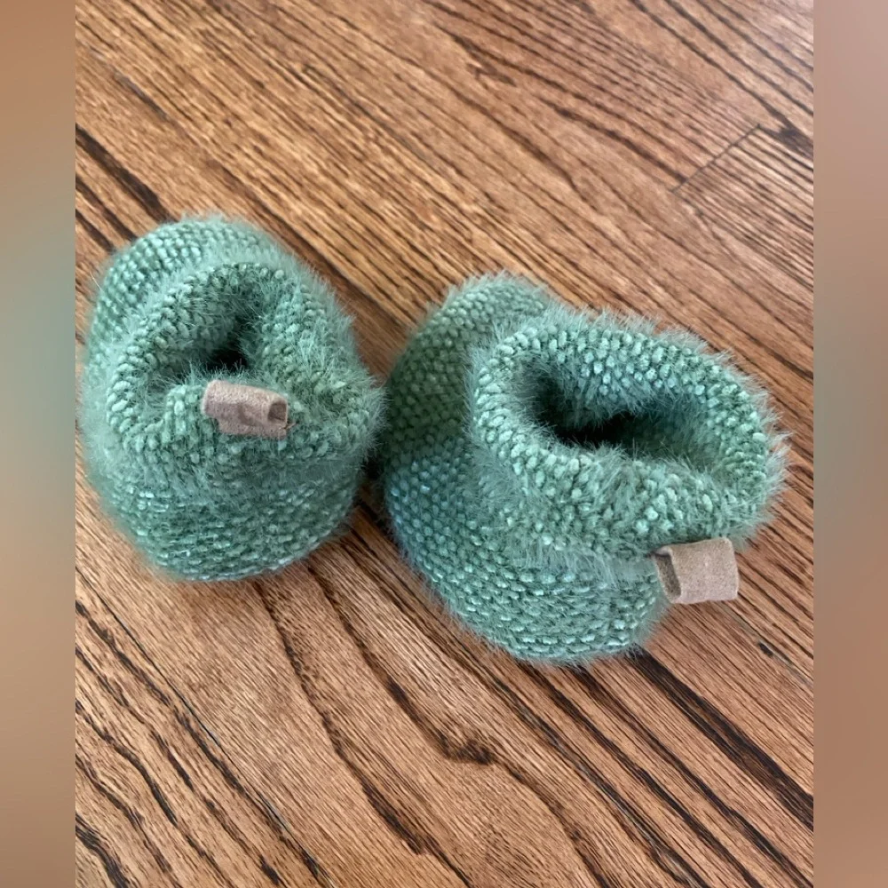 Cloud Island Green Baby Slippers Size 3-6 months